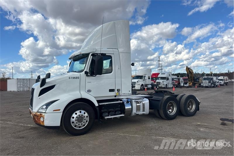 Volvo VNR 6x4 T/A Day Cab Truck Tractor Motrici e Trattori Stradali