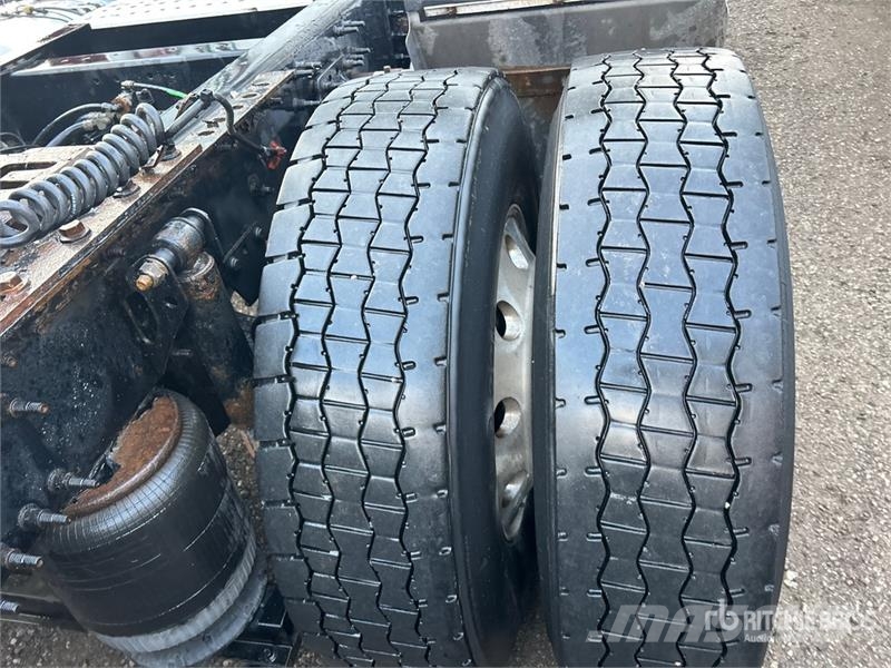 Volvo VNR 6x4 T/A Day Cab Truck Tractor Motrici e Trattori Stradali