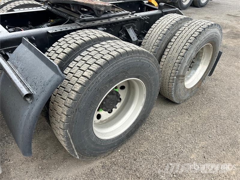 Volvo VNR 6x4 T/A Day Cab Truck Tractor Motrici e Trattori Stradali