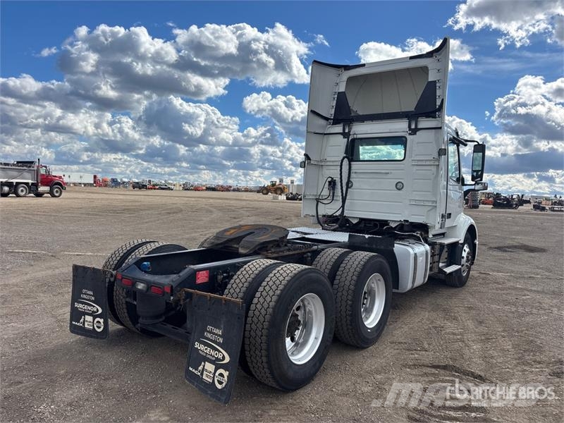 Volvo VNR 6x4 T/A Day Cab Truck Tractor Sattelzugmaschinen