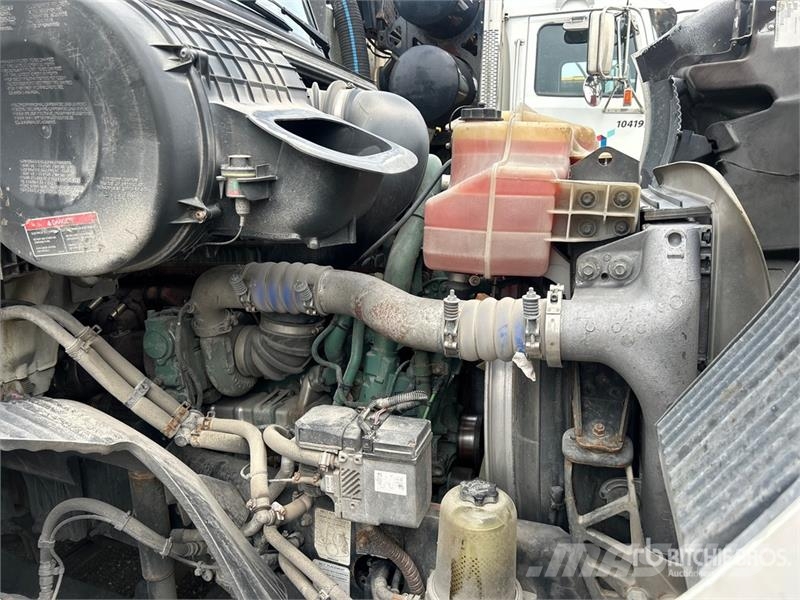 Volvo VNR 6x4 T/A Day Cab Truck Tractor 牵引车