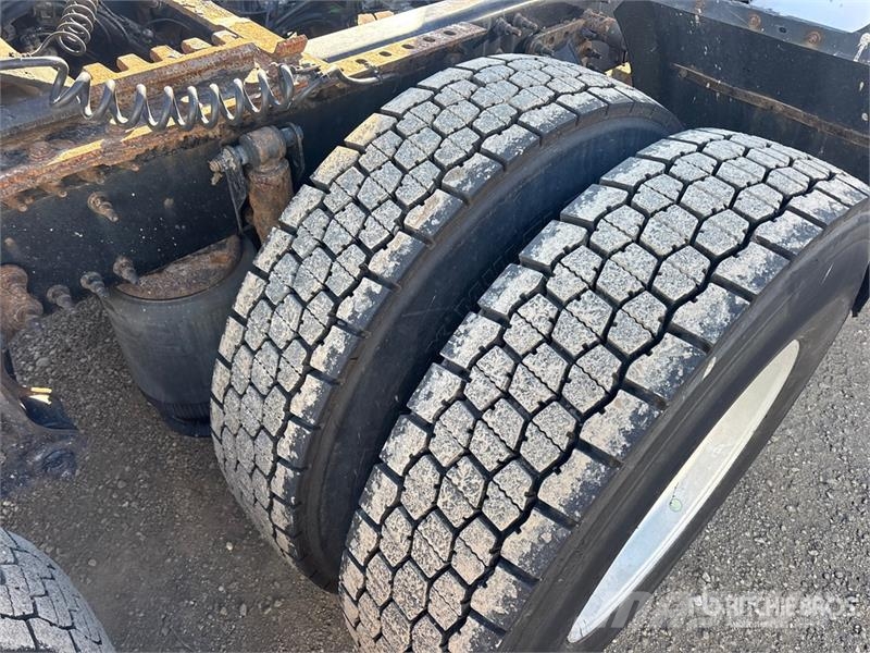Volvo VNR 6x4 T/A Day Cab Truck Tractor Motrici e Trattori Stradali