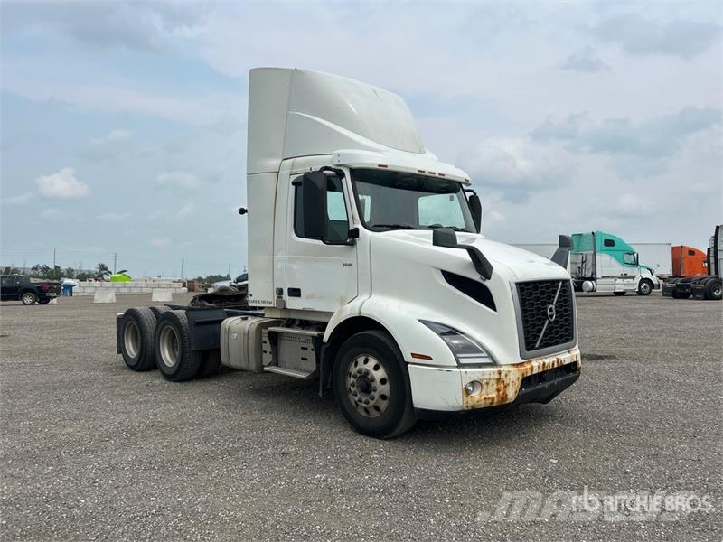 Volvo VNR 6x4 T/A Day Cab Truck Tractor 牵引车