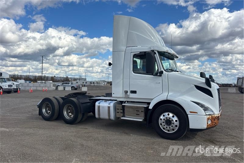 Volvo VNR 6x4 T/A Day Cab Truck Tractor Motrici e Trattori Stradali