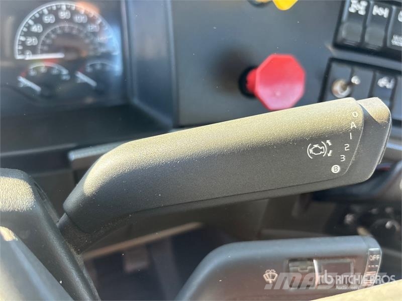 Volvo VNR 6x4 T/A Day Cab Truck Tractor Motrici e Trattori Stradali