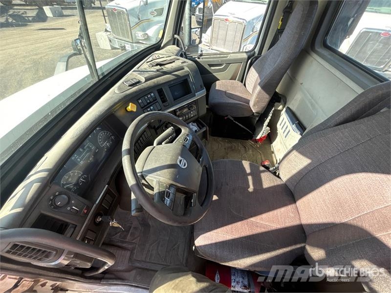 Volvo VNR 6x4 T/A Day Cab Truck Tractor Sattelzugmaschinen
