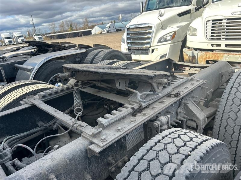 Volvo VNR 6x4 T/A Day Cab Truck Tractor Trekkers