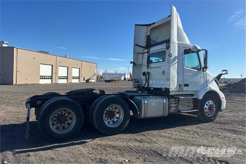 Volvo VNR 6x4 T/A Day Cab Truck Tractor Motrici e Trattori Stradali