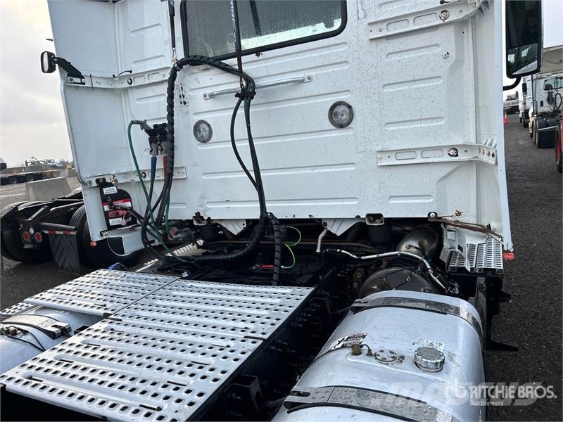 Volvo VNR 6x4 T/A Day Cab Truck Tractor Motrici e Trattori Stradali
