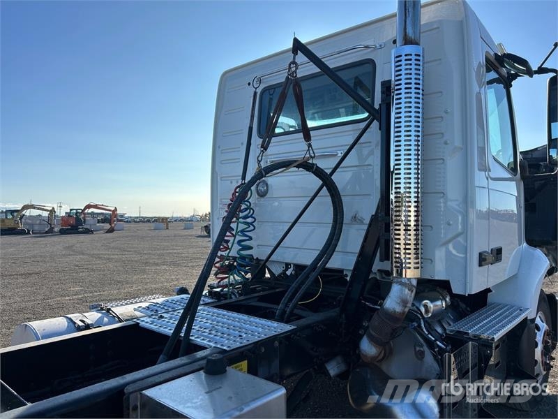 Volvo VNR 6x4 T/A Day Cab Truck Tractor Sattelzugmaschinen