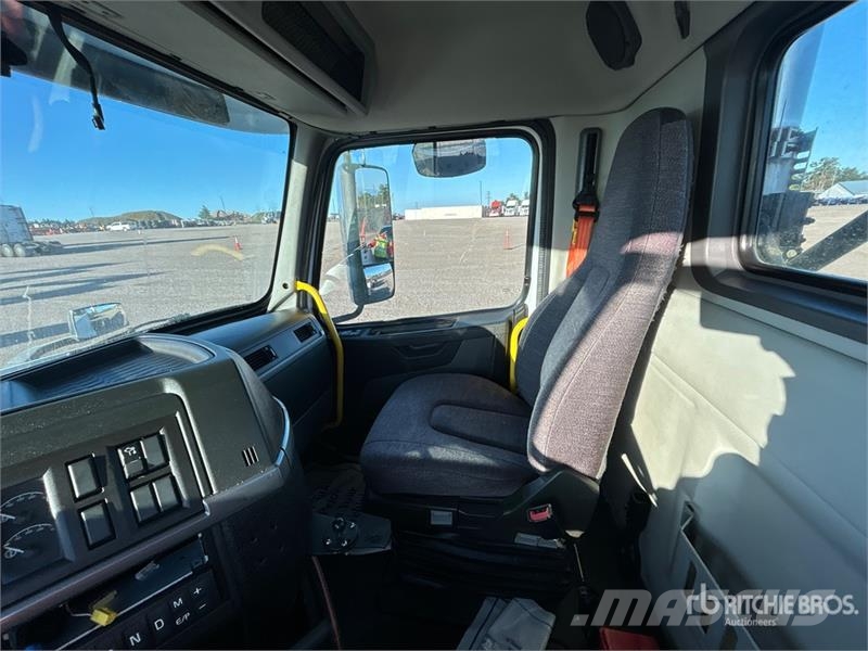 Volvo VNR 6x4 T/A Day Cab Truck Tractor Sattelzugmaschinen