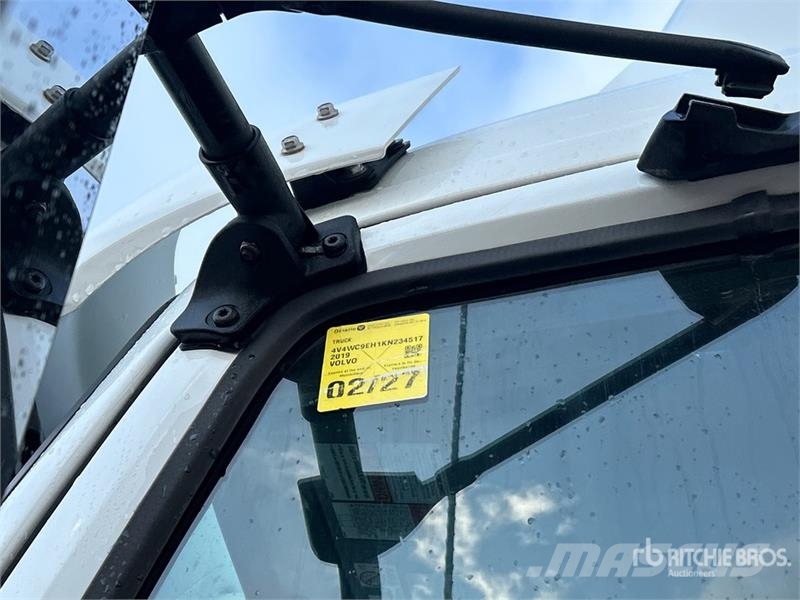 Volvo VNR 6x4 T/A Day Cab Truck Tractor Motrici e Trattori Stradali