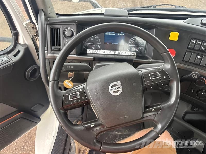 Volvo VNR 6x4 T/A Day Cab Truck Tractor Nyergesvontatók