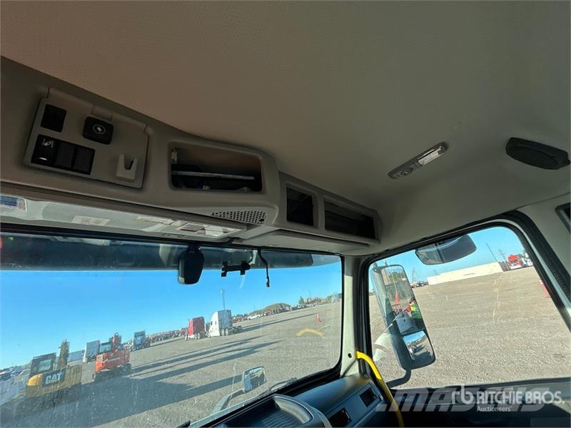 Volvo VNR 6x4 T/A Day Cab Truck Tractor Sattelzugmaschinen