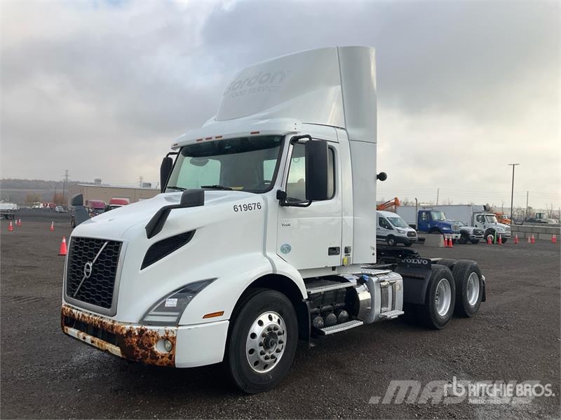 Volvo VNR 6x4 T/A Day Cab Truck Tractor Tegljači