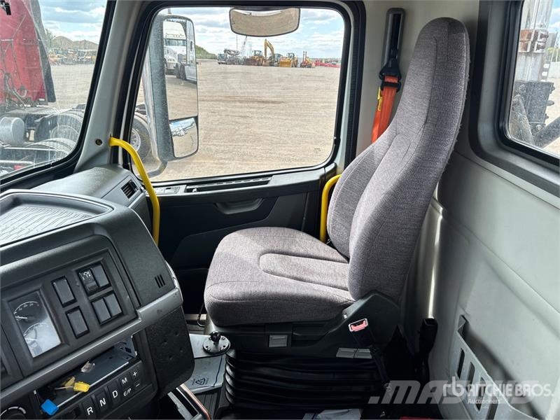 Volvo VNR 6x4 T/A Day Cab Truck Tractor Sattelzugmaschinen