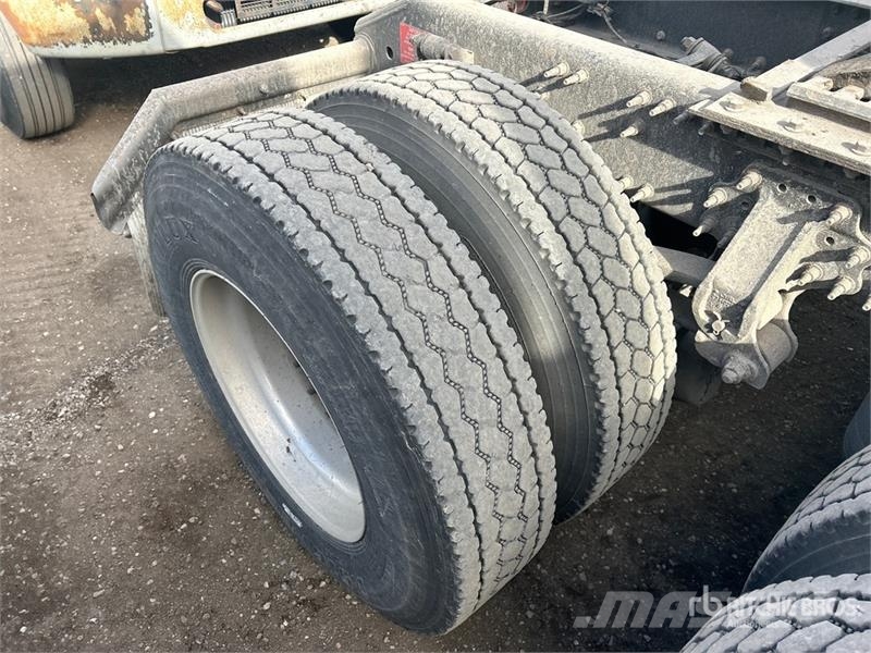 Volvo VNR 6x4 T/A Day Cab Truck Tractor Trekkers