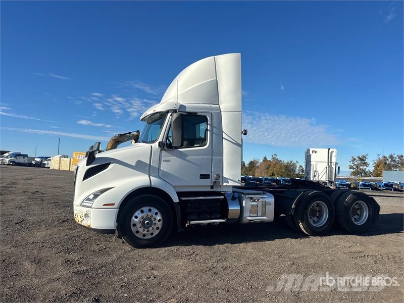 Volvo VNR 6x4 T/A Day Cab Truck Tractor Motrici e Trattori Stradali