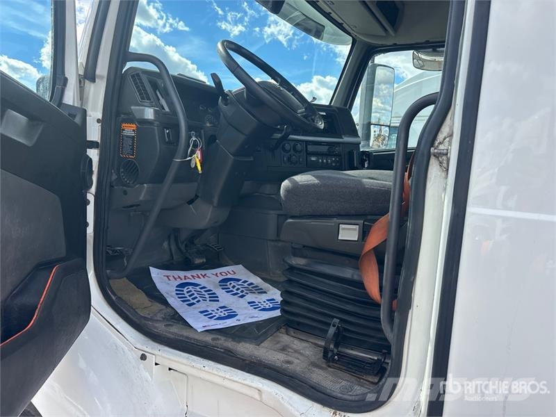 Volvo VNR 6x4 T/A Day Cab Truck Tractor Motrici e Trattori Stradali