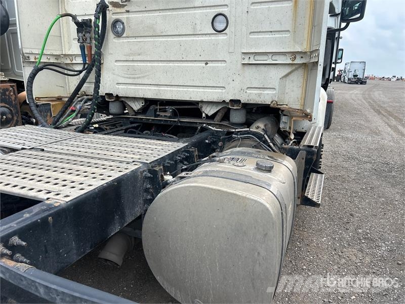 Volvo VNR 6x4 T/A Day Cab Truck Tractor 牵引车