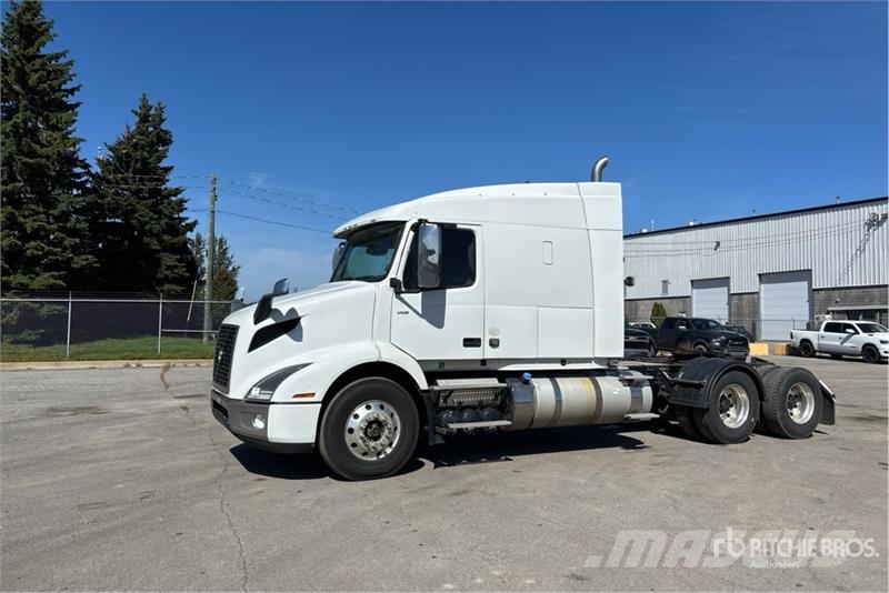 Volvo VNR 6x4 T/A Sleeper Truck Tractor Camiones tractor