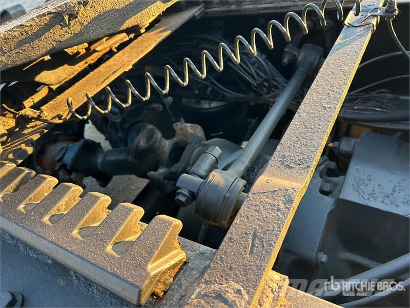 Volvo VNR 6x4 T/A Sleeper Truck Tractor Tegljači