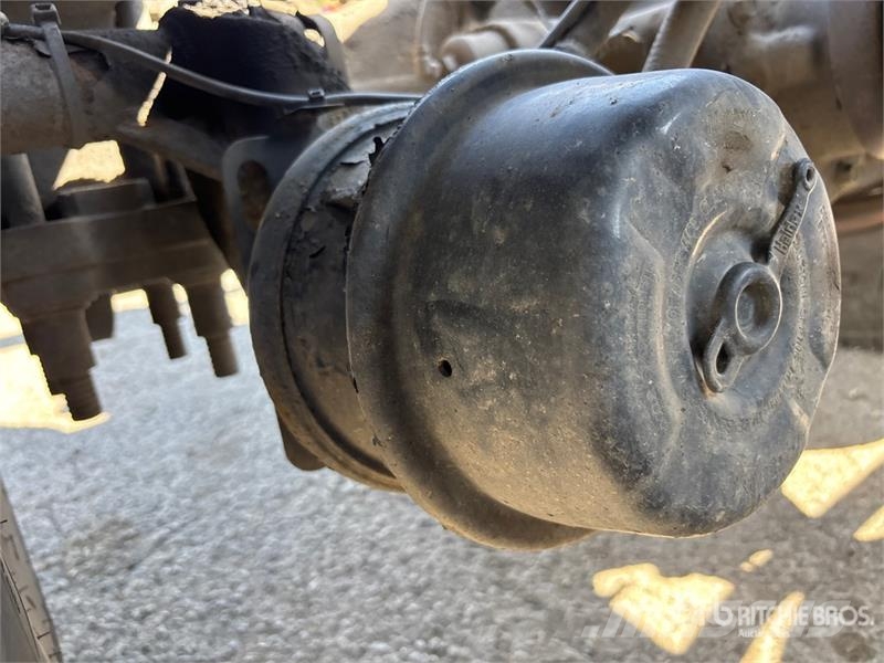 Volvo VNR 6x4 T/A Sleeper Truck Tractor Camiones tractor