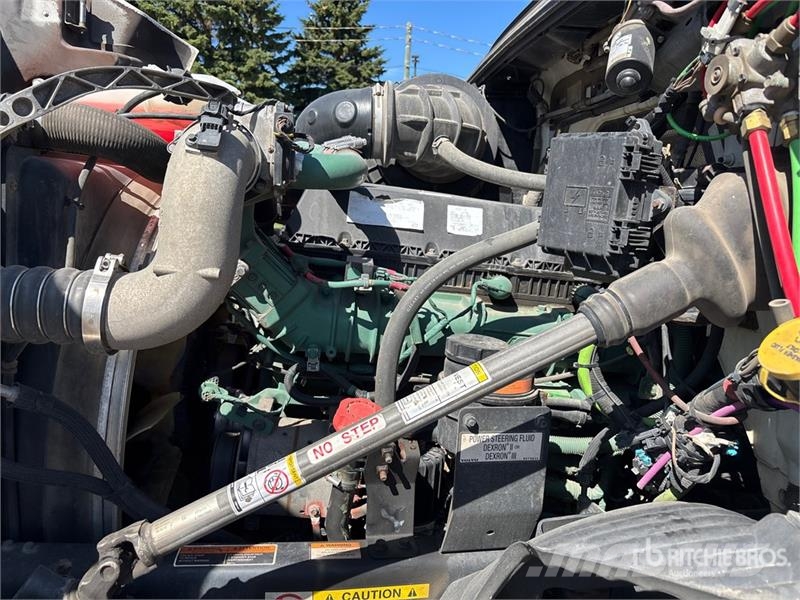 Volvo VNR 6x4 T/A Sleeper Truck Tractor Camiones tractor