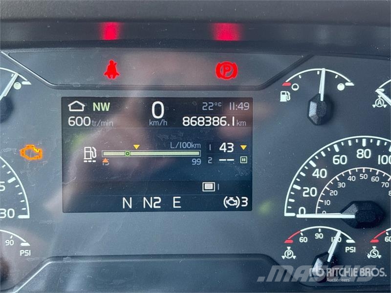 Volvo VNR 6x4 T/A Sleeper Truck Tractor Camiones tractor