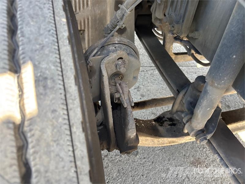 Volvo VNR 6x4 T/A Sleeper Truck Tractor Camiones tractor
