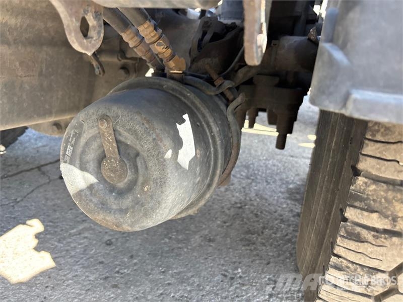 Volvo VNR 6x4 T/A Sleeper Truck Tractor Camiones tractor