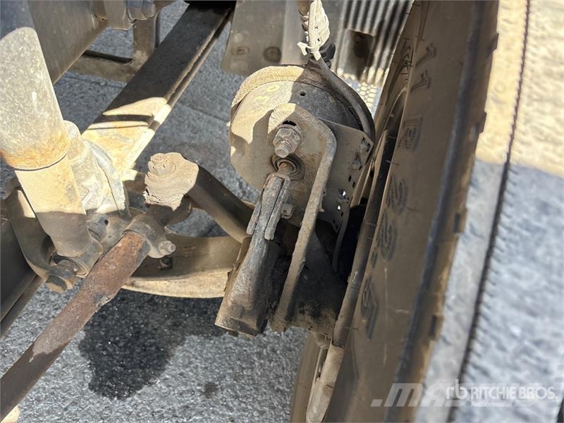 Volvo VNR 6x4 T/A Sleeper Truck Tractor Camiones tractor