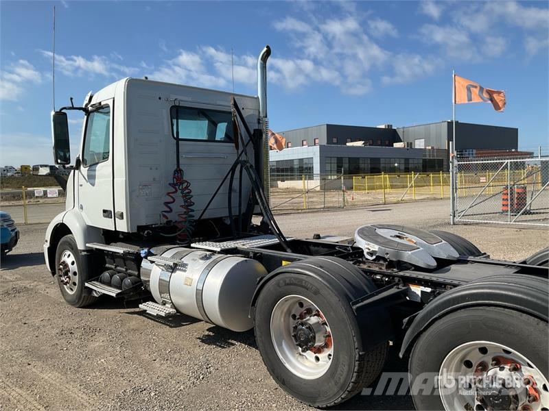 Volvo VNR 6x4 T/A Sleeper Truck Tractor Motrici e Trattori Stradali