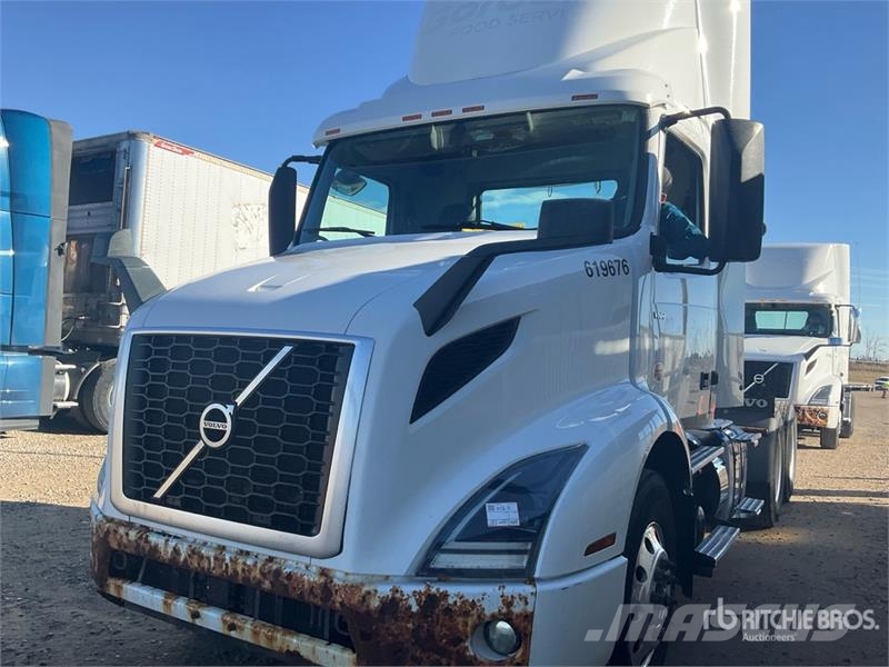 Volvo VNR T/A Day Cab Truck Tractor Tegljači