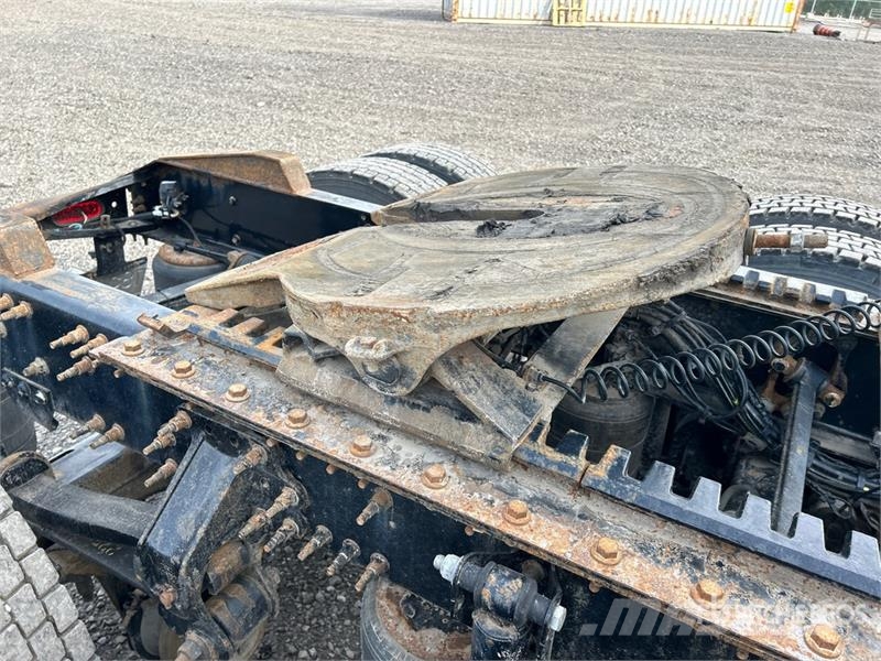 Volvo VNR300 6x4 T/A Day Cab Truck Tractor Traktorske jedinice