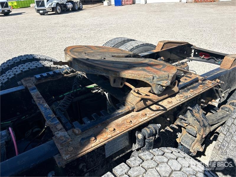 Volvo VNR300 6x4 T/A Day Cab Truck Tractor Trekkers