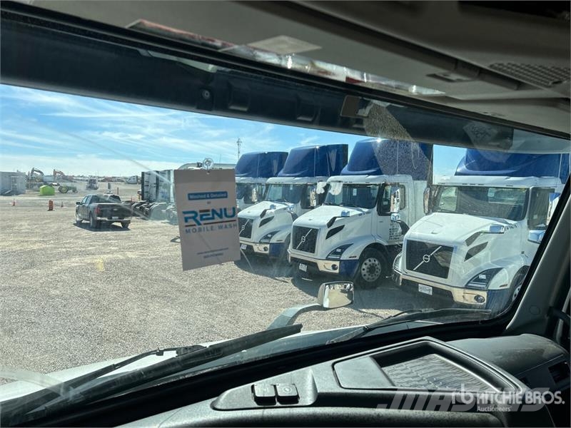 Volvo VNR300 6x4 T/A Day Cab Truck Tractor Trekkers