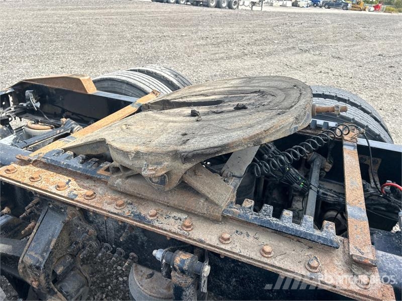 Volvo VNR300 6x4 T/A Day Cab Truck Tractor Ťahače