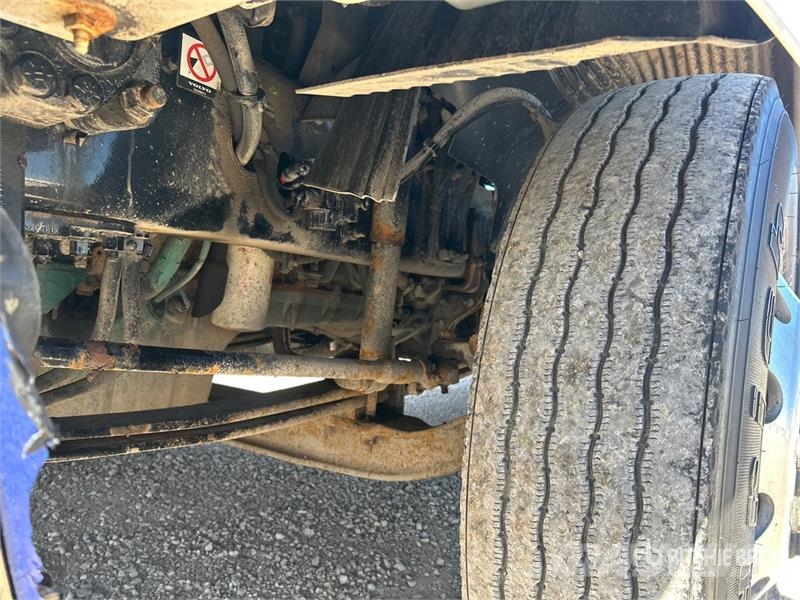 Volvo VNR300 6x4 T/A Day Cab Truck Tractor Trekkers