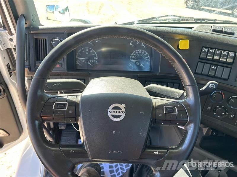Volvo VNR300 6x4 T/A Day Cab Truck Tractor Trekkers