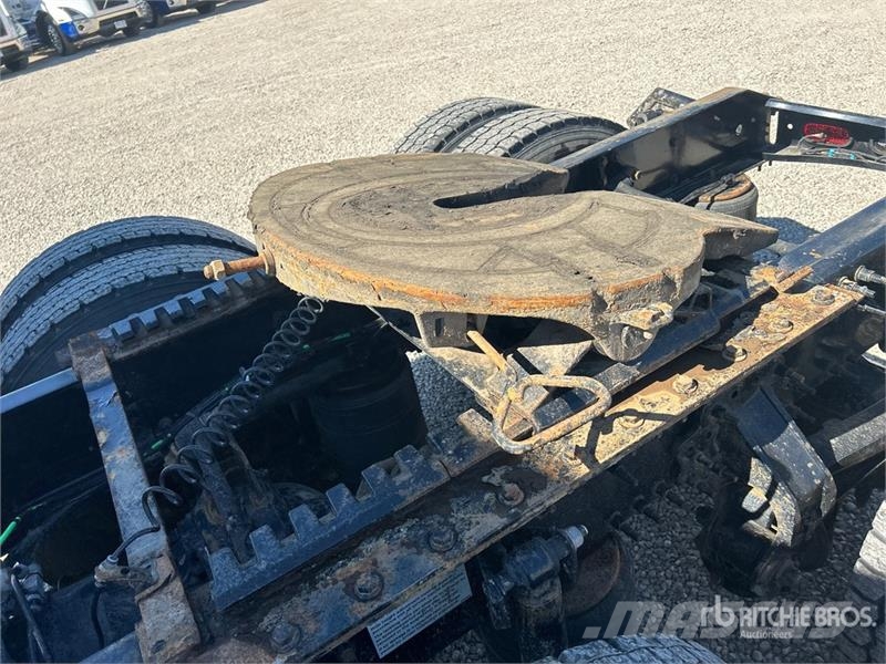 Volvo VNR300 6x4 T/A Day Cab Truck Tractor Trekkers