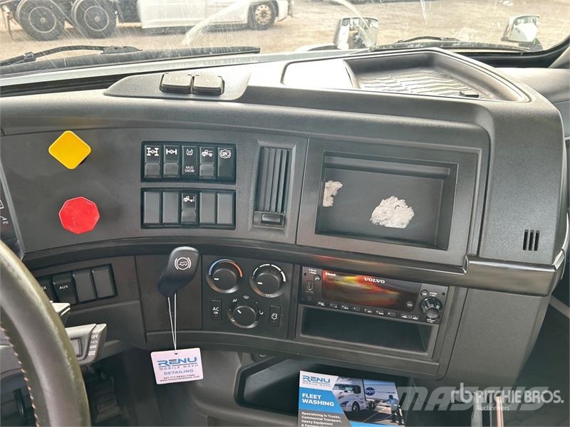 Volvo VNR300 6x4 T/A Day Cab Truck Tractor Ťahače