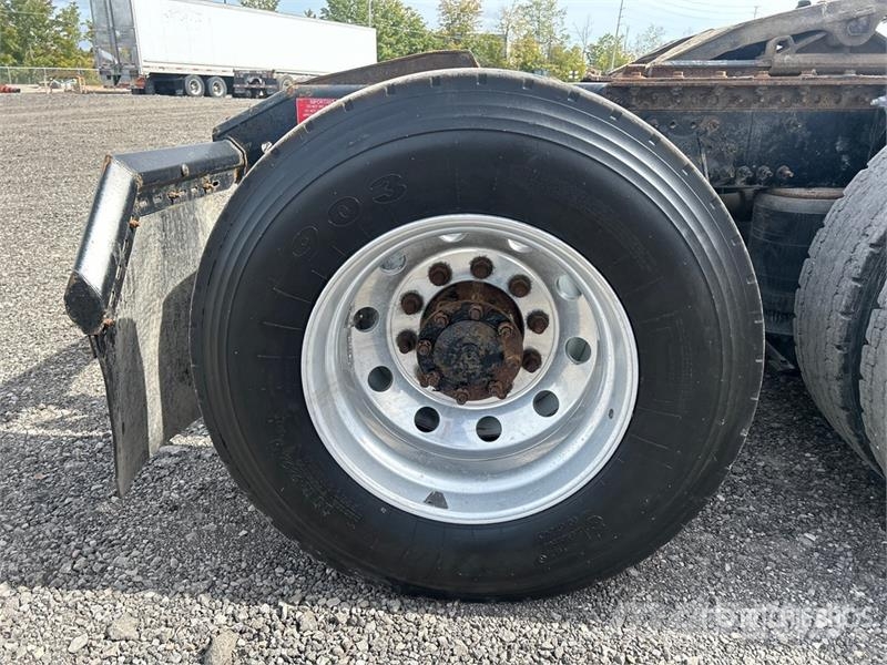 Volvo VNR300 6x4 T/A Day Cab Truck Tractor Ťahače
