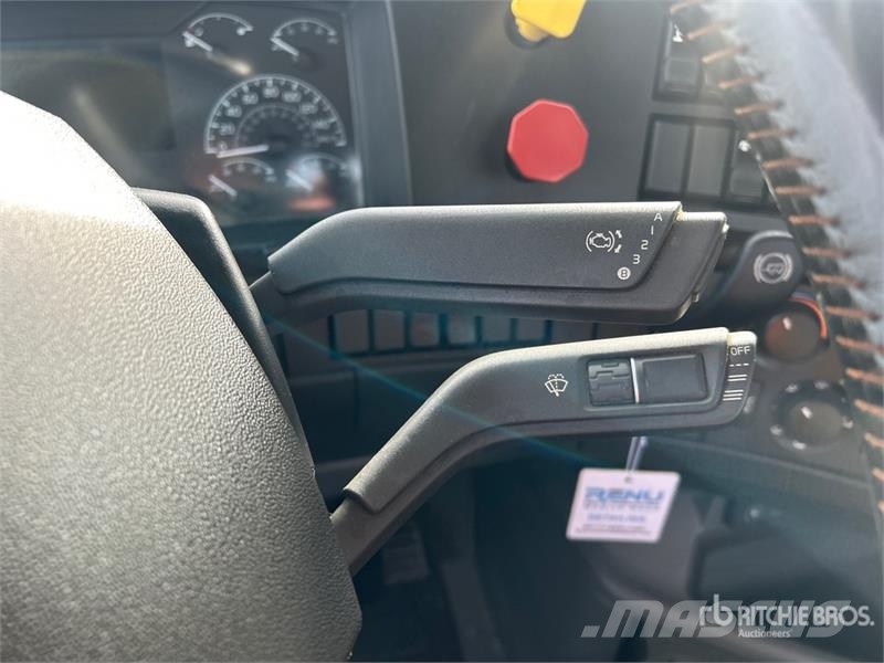 Volvo VNR300 6x4 T/A Day Cab Truck Tractor Ťahače