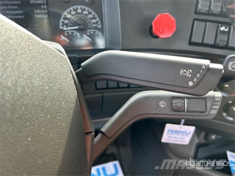 Volvo VNR300 6x4 T/A Day Cab Truck Tractor Ťahače
