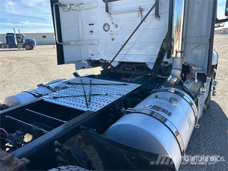 Volvo VNR300 6x4 T/A Day Cab Truck Tractor Trekkers