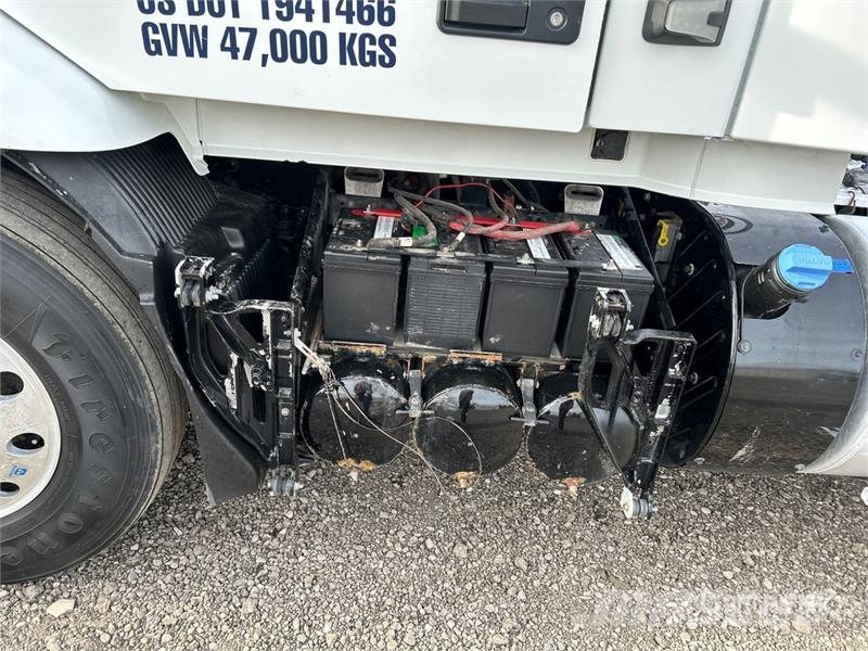 Volvo VNR300 6x4 T/A Day Cab Truck Tractor Traktorske jedinice