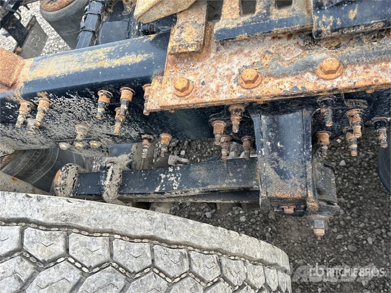 Volvo VNR300 6x4 T/A Day Cab Truck Tractor Ťahače