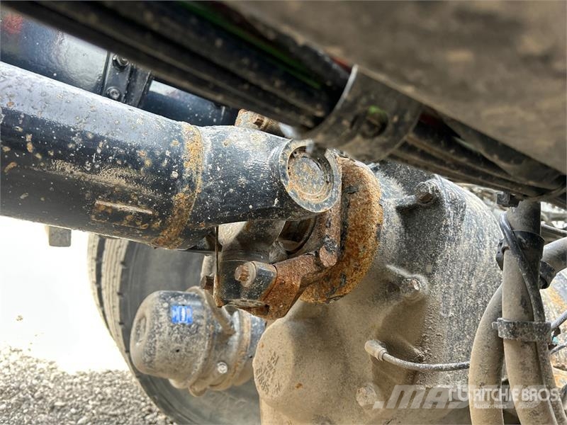 Volvo VNR300 6x4 T/A Day Cab Truck Tractor Ťahače
