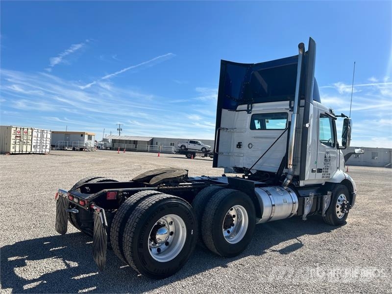 Volvo VNR300 6x4 T/A Day Cab Truck Tractor Trekkers